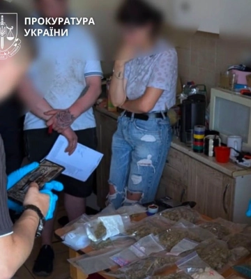 На Прикарпатті подружжя судитимуть за організацію «наркохабу» у власній квартирі, - прокуратура