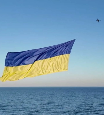 Над Одещиною за допомогою БпЛА підняли найбільший український стяг