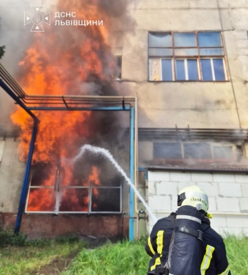 Масштаб пожежі 22 серпня у виробничо-складській будівлі і стать постраждалих уточнили у Львівській ОВА