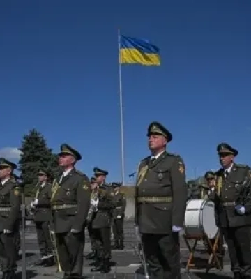 У Києві урочисто підняли Державний Прапор України