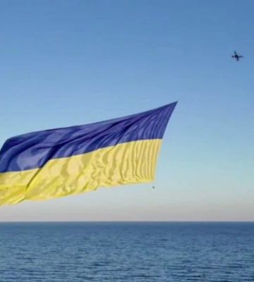Флаг Украины над Черным морем: пограничники установили рекорд в Одесской области