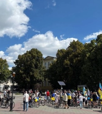 У Вінниці відбувся благодійний «Велопарад у вишиванках»