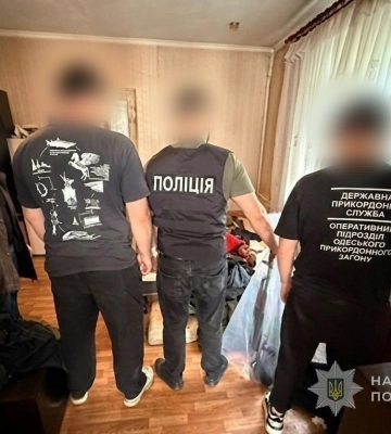 Автомат, гранати, тротил і канабіс: на Одещині військовий зберігав удома небезпечні «трофеї»