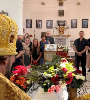 В Кривом Роге простились с Дианой Паславской, погибшей во время атаки на «Солнечную галерею»