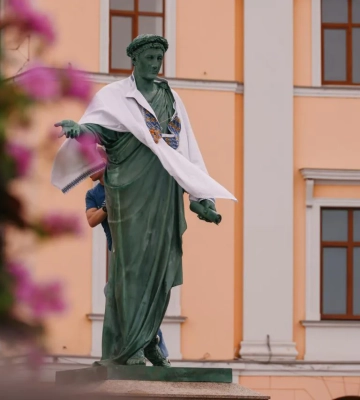 В Одесі вперше після вторгнення Дюка одягли у вишиванку