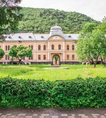 Палац , якому понад 150 років, відкрили у горах на Львівщині