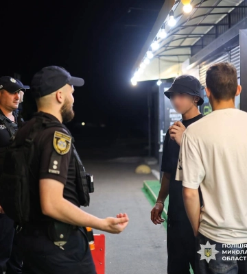 У Миколаєві посилили вечірні патрулювання: перевіряють підлітків без дорослих та тих, хто вживає алкоголь