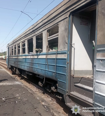 Російський дрон на Харківщині влучив у вантажний вагон поруч із електропотягом – поліція
