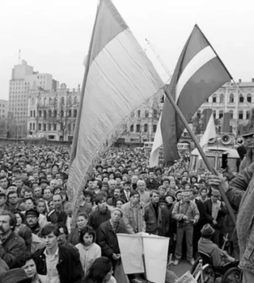Як синьо-жовтий зламав комунізм