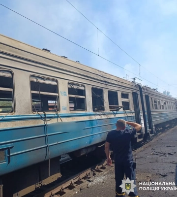 Видео: Россияне направили дрон на пассажиров эвакуированной электрички