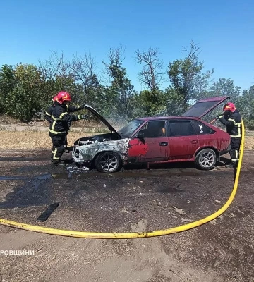 Авто спалахнуло серед дороги на Дніпропетровщині: є причина для уваги