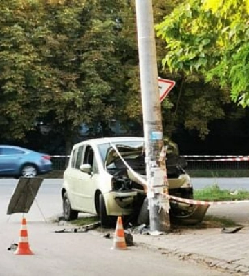 Врезался в столб и сбежал: в Кривом Роге разыскали водителя