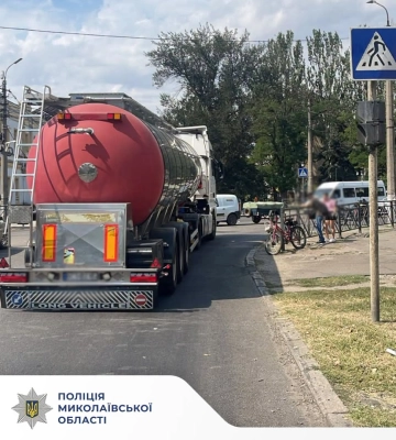 У Миколаєві вантажівка-автоцистерна збила літнього пішохода у районі переходу