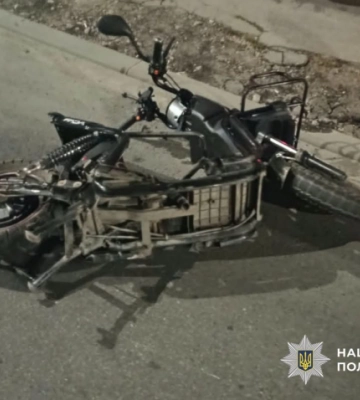 У Чернівцях на Руській п’яний 20-річний водій Mercedes збив 16-річного хлопця на електроскутері