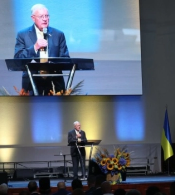 У Києві відбувся міжнародний форум консервативних сил за участю Майка Пенса та Кіта Келлога