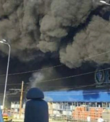 Росіяни влучили по двох "Епіцентрах" в Одесі: там виникли масштабні пожежі