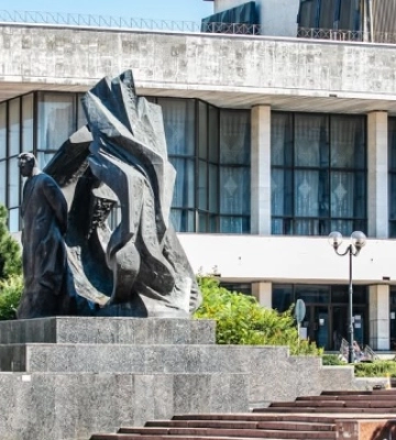 Франківський драмтеатр у День Незалежності покаже «Медею» на висоті понад 2 кілометри