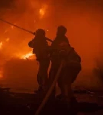 В Голосеевском районе Киева потушили пожар, возникший во время повторной атаки РФ – ГСЧС