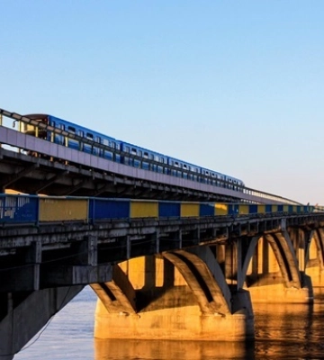 У Києві на три дні частково перекриють рух мостом Метро