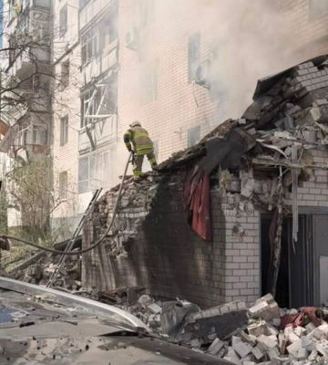 Окупанти вдарили реактивним дроном по багатоповерхівці у Чернігові, понад 10 поранених