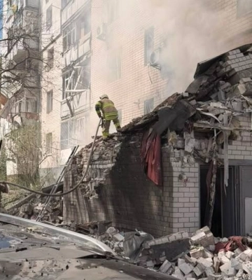 Враг ударил по многоэтажке в Чернигове, пострадали 14 человек, в том числе дети – власти