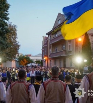 Ужгород зустрів День Незалежності на світанку: «Молитва за Україну» об’єднала містян і захисників