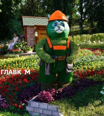 На Співочому полі відкрилась нова квіткова виставка «Муркотлива Україна» 