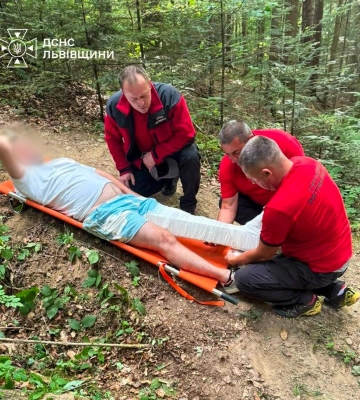 Травмував ногу під час походу: на Львівщині рятувальники евакуювали туриста