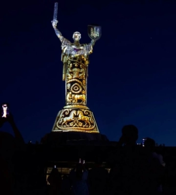 ГК «Автострада» к годовщине Независимости представила артинсталляцию «Будущее помнит» в Киеве