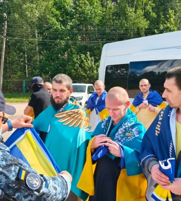 Їх вважали зниклими безвісти: в Україну повернули 10 захисників через Білорусь