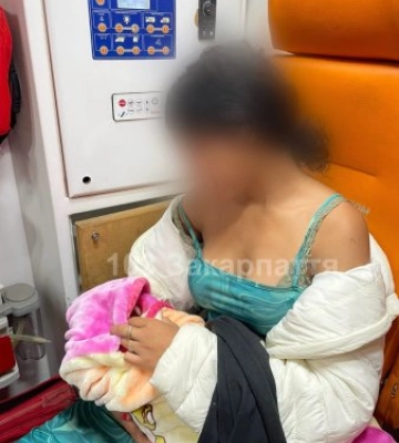 П’яті пологи почалися вдома: на Закарпатті 23-річна жінка народила дівчинку до приїзду медиків