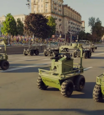 Наземні роботи, дрони та авіація. У Києві до Дня Незалежності продемонстрували новітню українську техніку — фото