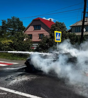 На Ужгородщині повністю згорів автомобіль