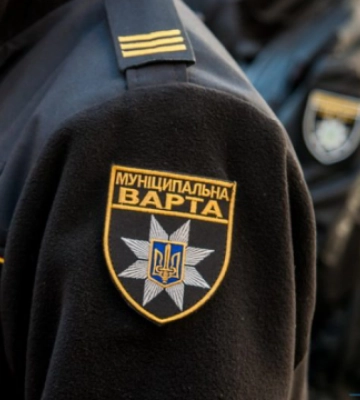 На «Вернісажі» у Львові пʼяний чоловік напав на працівника Муніципальної варти