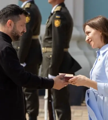 Зеленський відзначив держнагородами іноземних лідерів 