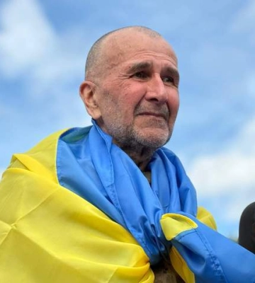 Це як втратити повітря: звільнений з полону ексмер Херсона не стримав сліз в День Незалежності