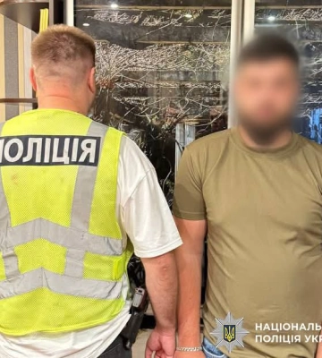 У Києві чоловіка ошукали на понад 2 млн гр - одного з підозрюваних у шахрайстві затримано