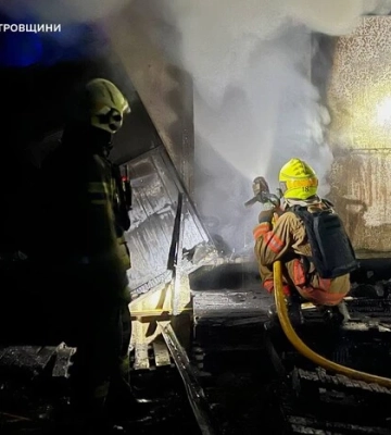 Удар по ТРЦ на Дніпропетровщині: рятувальники ліквідували пожежу