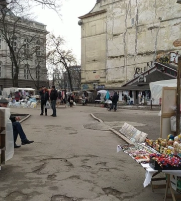 П’яний чоловік з палицею напав на муніципала у центрі Львова