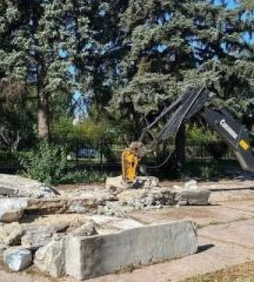 У Кременчуці демонтують пам’ятник комсомольцям