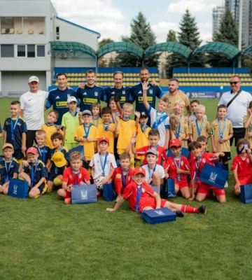 Збірна України з футболу зіграла шоу-матч проти 35 дітей 