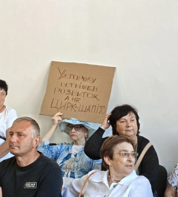 Після перерви сесія Ужгородської міськради продовжила роботу