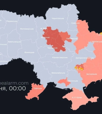 Росія влучила у 16-поверхівку в Києві