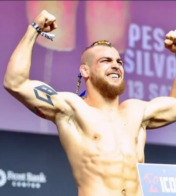 «Зарабатывал 500 долларов в месяц». Украинский боец UFC работал официантом в Киеве перед переездом в Таиланд