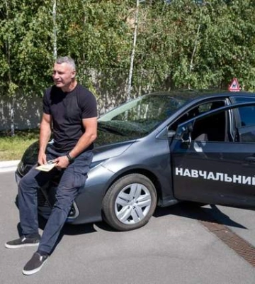 Кличко відкрив у Києві першу в Україні комунальну автошколу для ветеранів з інвалідністю