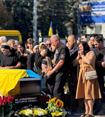 «Навіки 33»: у Рівному попрощалися із загиблим Захисником Романом Орешняком