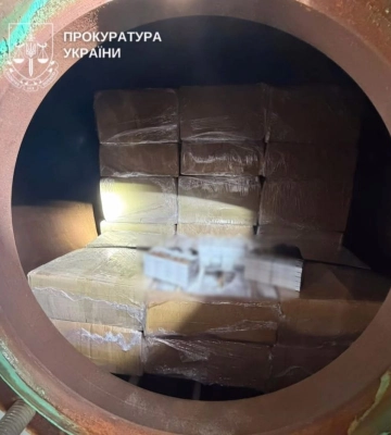 На Буковині викрито факт контрабанди цигарок у спеціально обладнаній газовій автоцистерні. ФОТО