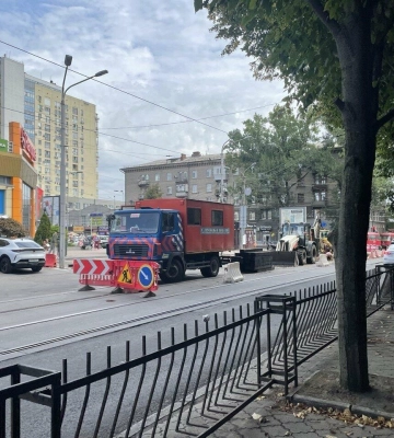 Перекриті та перериті дороги: як сьогодні у Дніпрі курсує транспорт