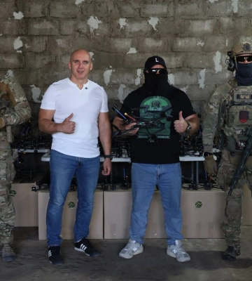 Громада Миколаєва передала чергову партію дронів захисникам