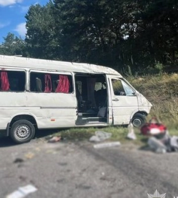 Сім людей травмувалися після зіткнення легковика з маршруткою на трасі Київ – Чоп. ФОТОрепортаж